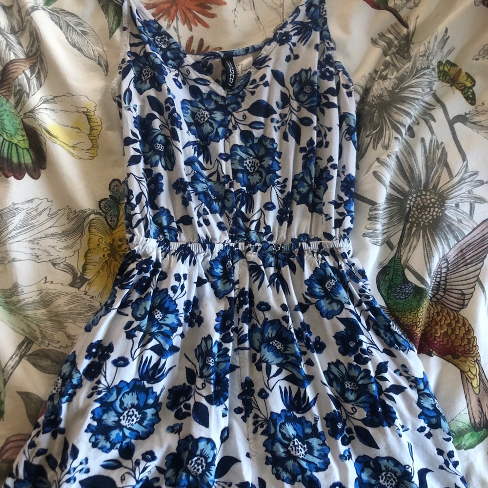 Cute floral romper!